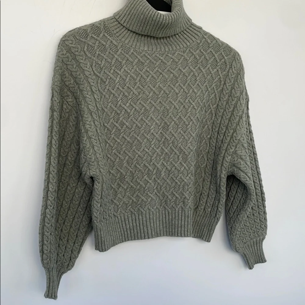 Truth by Republic Chunky Knit Turtleneck Sweater with Cable Pattern Small